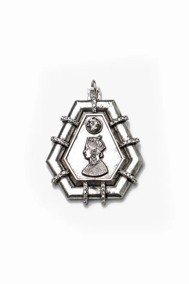 DYLANLEX Charm Necklaces Queen II Charm