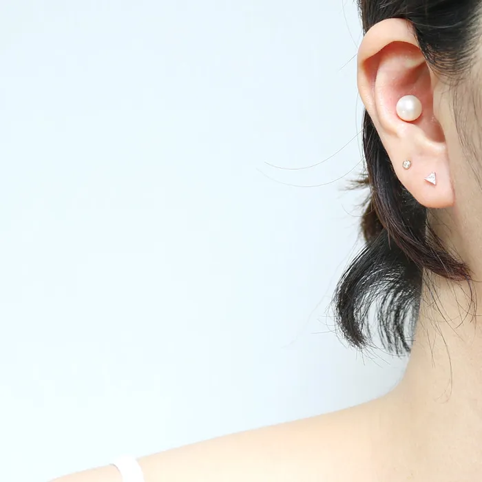 from J Shop Rings Triangle Cut CZ Internally Labret