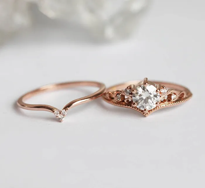 Rings capucinne Bella Vintage Moissanite And Diamond Ring
