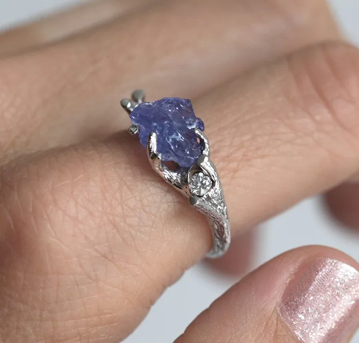 Rings capucinne Stormi Raw Tanzanite Ring