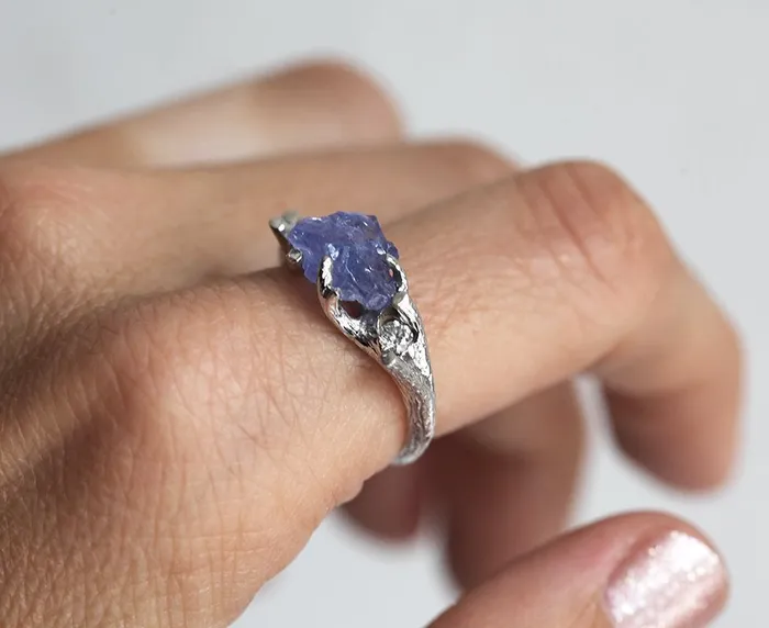 Rings capucinne Stormi Raw Tanzanite Ring