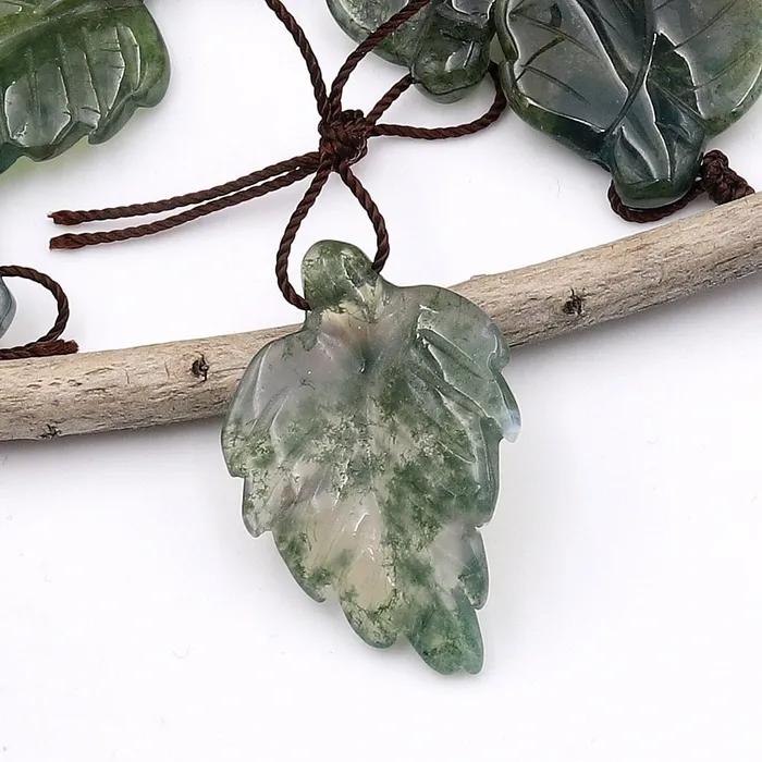 Intrinsic Trading Necklaces Hand Carved Natural Green Moss Agate Leaf Pendant Focal Gemstone Bead