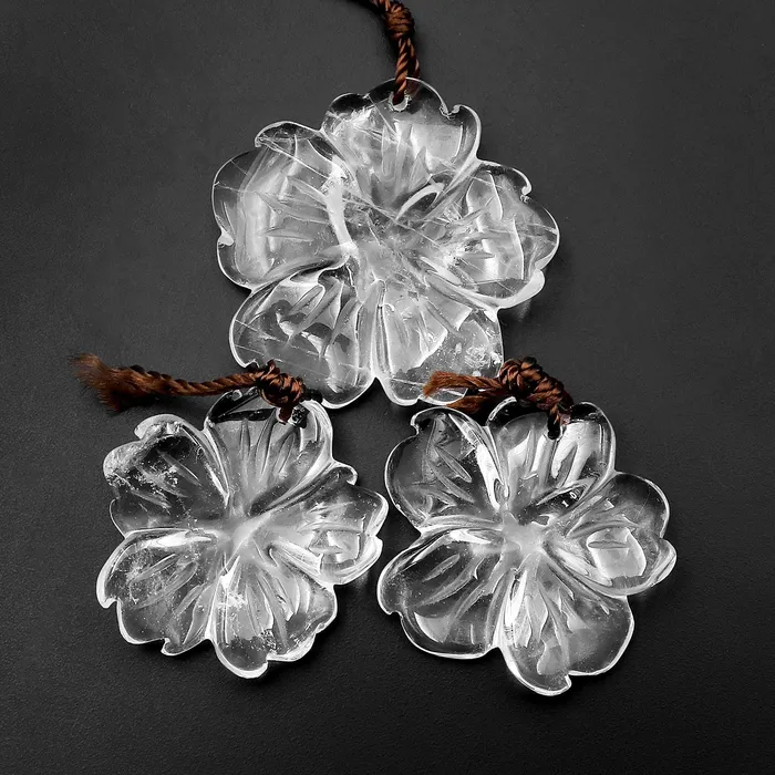 Intrinsic Trading Necklaces Hand Carved Natural Rock Crystal Quartz Flower Pendant Translucent Gemstone Bead