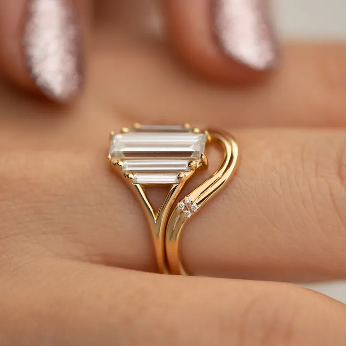 Rings ARTEMER Golden Lasso Wedding Band with Diamond Detailing