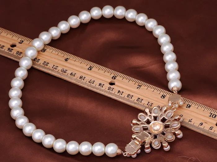 Alilang Necklaces And Pearls Forming A Flower W Necklace Alilang Necklaces And Pearls Forming A Flower W Necklace