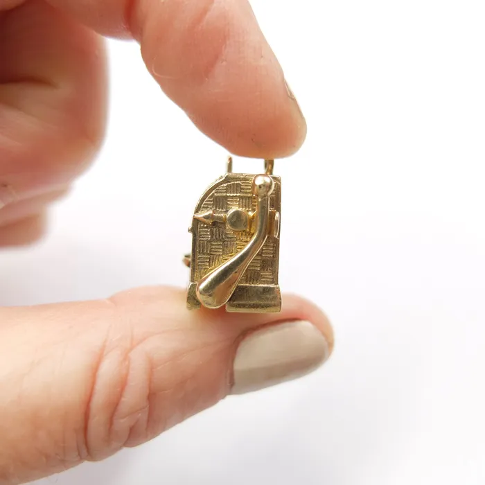 Charm Necklaces aliceeden Vintage 9ct Gold Fruit Machine Charm with Pull Handle