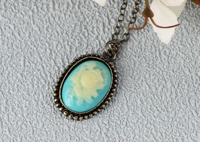 Necklaces Alilang Antique Vintage Suede Green Enamel Rose Oval Pendant Necklace Necklaces Alilang Antique Vintage Suede Green Enamel Rose Oval Pendant Necklace