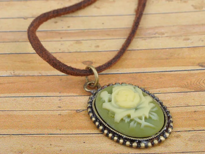 Necklaces Alilang Antique Vintage Suede Green Enamel Rose Oval Pendant Necklace Necklaces Alilang Antique Vintage Suede Green Enamel Rose Oval Pendant Necklace