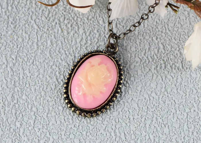 Necklaces Alilang Antique Vintage Suede Green Enamel Rose Oval Pendant Necklace Necklaces Alilang Antique Vintage Suede Green Enamel Rose Oval Pendant Necklace