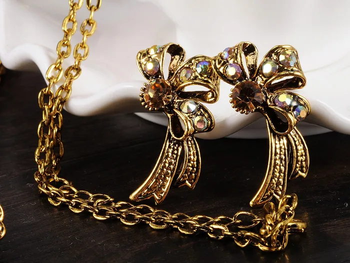 Necklaces Alilang Sculpted Yellow Rose Embellished Leaves Pendant Necklace Earrings Set Necklaces Alilang Sculpted Yellow Rose Embellished Leaves Pendant Necklace Earrings Set