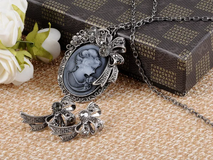 Necklaces Alilang Sculpted Yellow Rose Embellished Leaves Pendant Necklace Earrings Set Necklaces Alilang Sculpted Yellow Rose Embellished Leaves Pendant Necklace Earrings Set